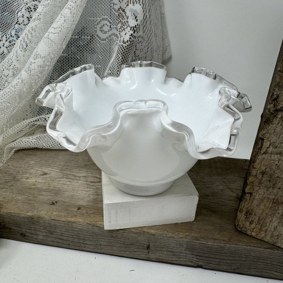 Vintage Fenton Glass Round Double Crimped Bowl - Picture 2 of 8